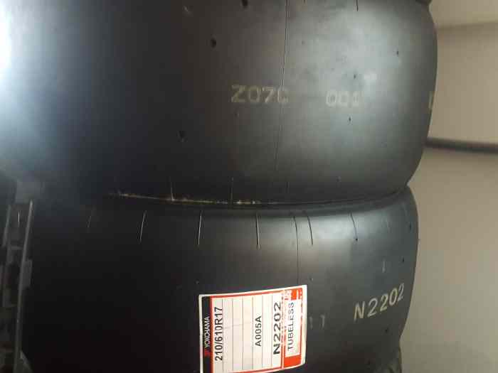 pneus pluie dunlop 205/620R17  neuf et occasion pour clio cup ou autres