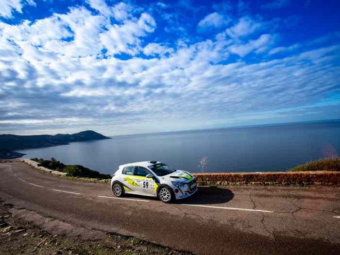 Europe Location Rallye loue deux Peuge...