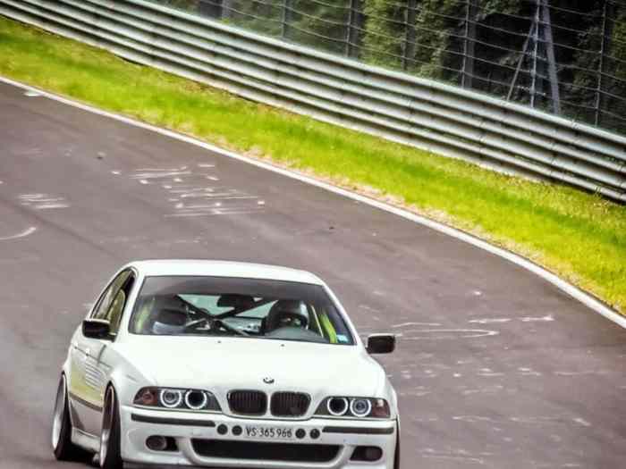 Vends BMW M5 E39 rare entièrement montée pour piste (dossier pour homologation DTC). 5