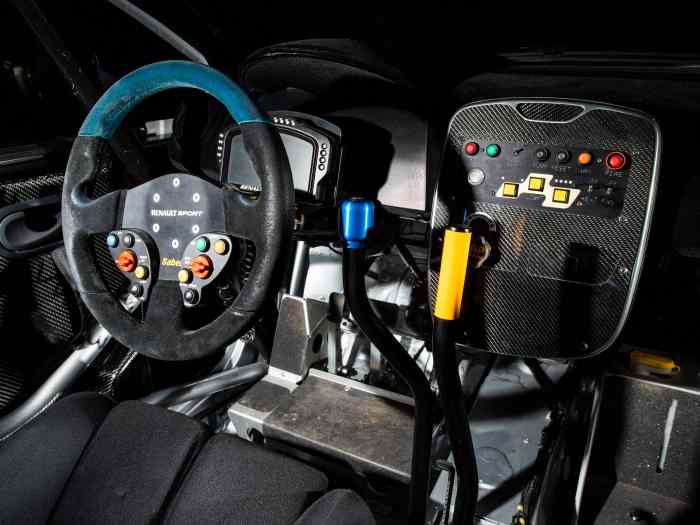 Renault Clio IV RS R3T + Spare Parts 5