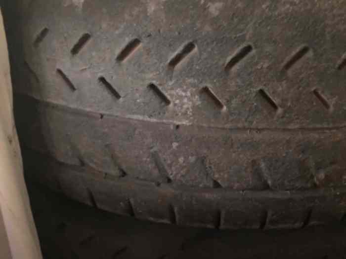 Lot pneus Michelin 19-63-17