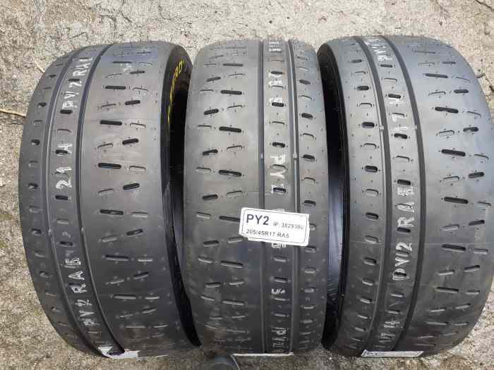 Pneus Pirelli RA5 205 45-17 neuf