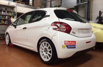 Peugeot 208 r2 asphalte/terre + lot de bord. 1