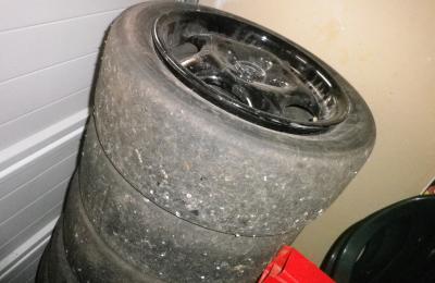 Pneus slicks et jantes 0