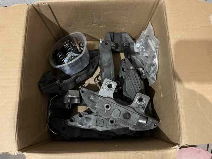 ETRIER HS SAXO CHALLENGE ALCON 206 VOLANT HS OU INCOMPLET 2