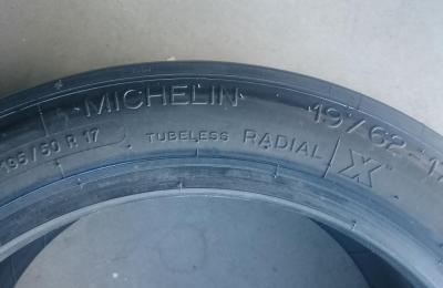 Lot Pneus Michelin 19/62/17 neufs SA00, SA20, SA30 2