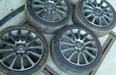 Vend 4 jantes + pneu Clio 3 RS