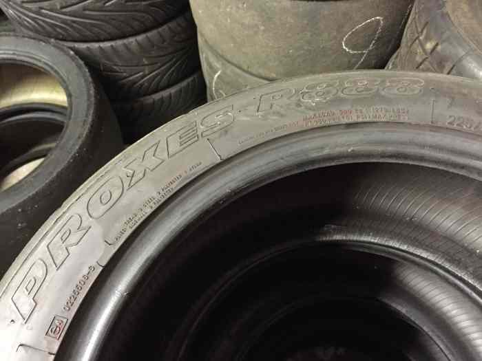 4 Pneus Toyo R888 GG 225 45 16 pièces et voitures de course à vendre