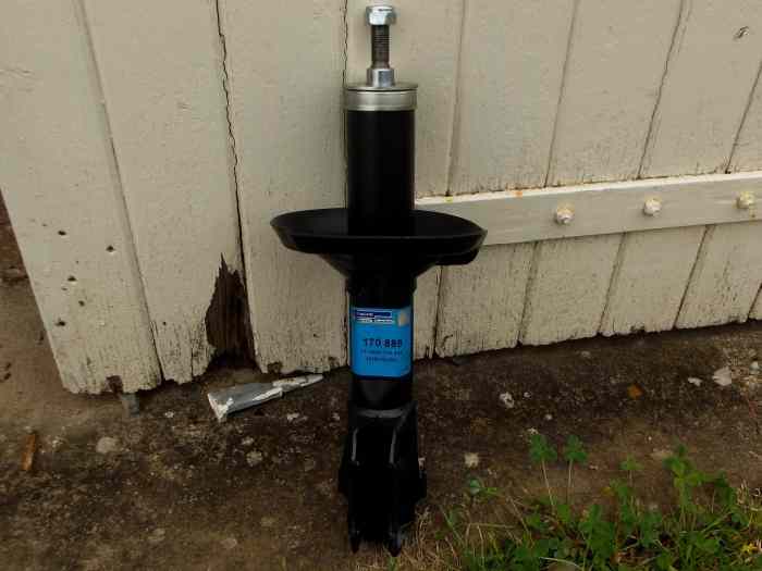 Pneus diverse neufs + amortisseur sachs 0