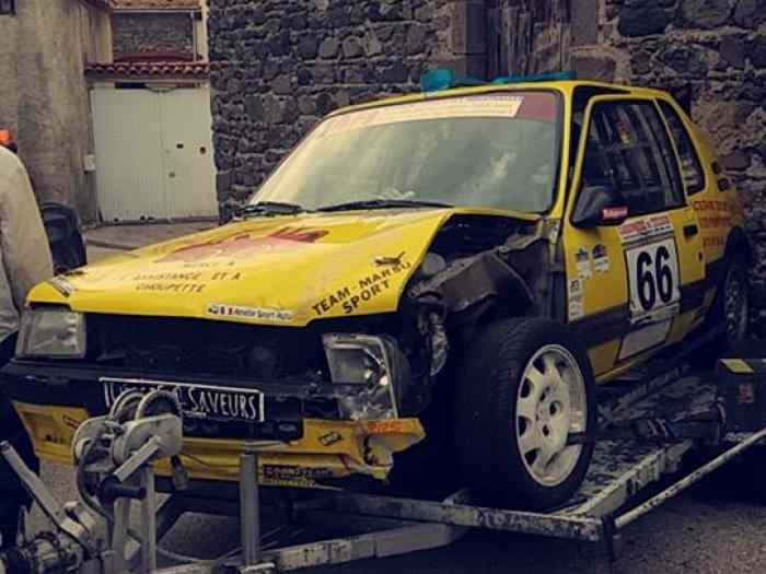 205 GTI F2000/13 accidentée  +caisse soudée+pieces 0