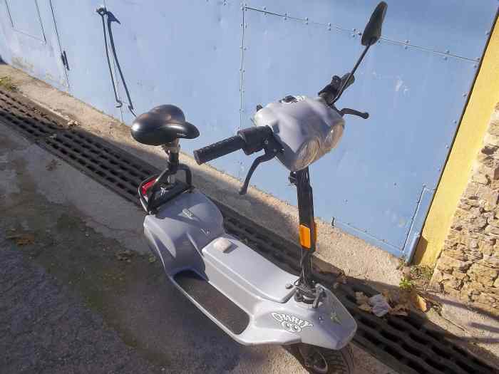 SCOOTER ELECTRIQUE  MZ 