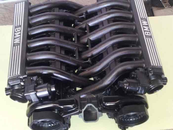 Pour décoration haut moteur V12 BMW 2