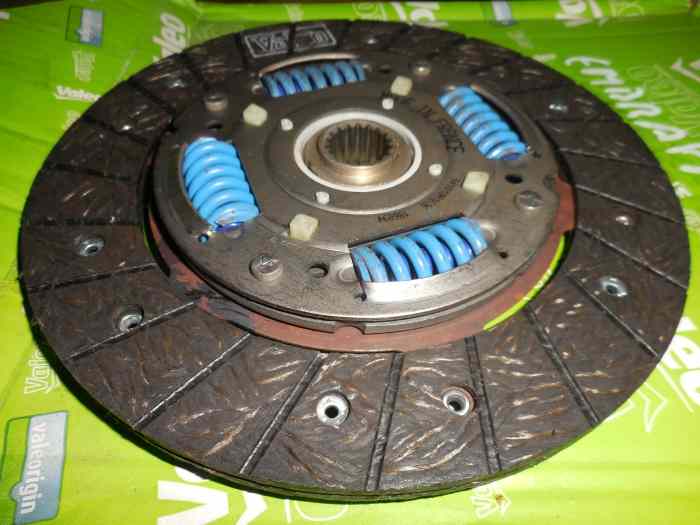 Disque embrayage neuf saxo vts 106 s16 0