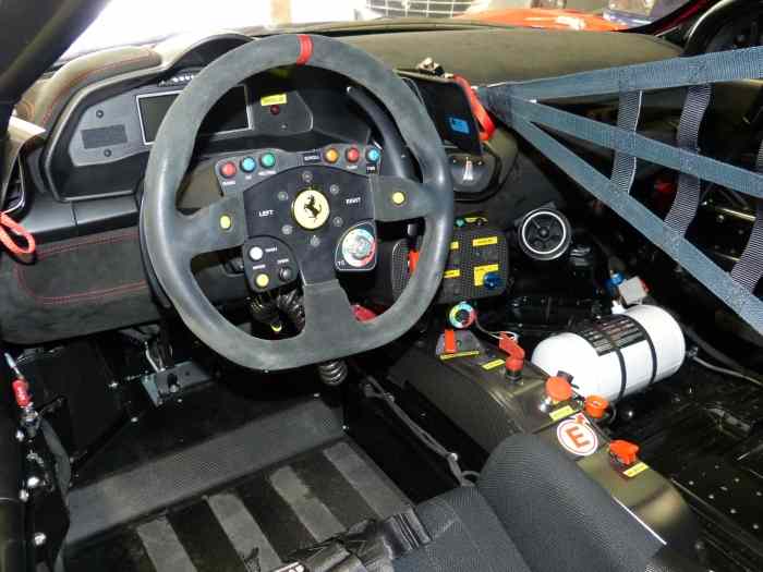 Ferrari 458 Italia GT3 (2014) - Etat neuf 3