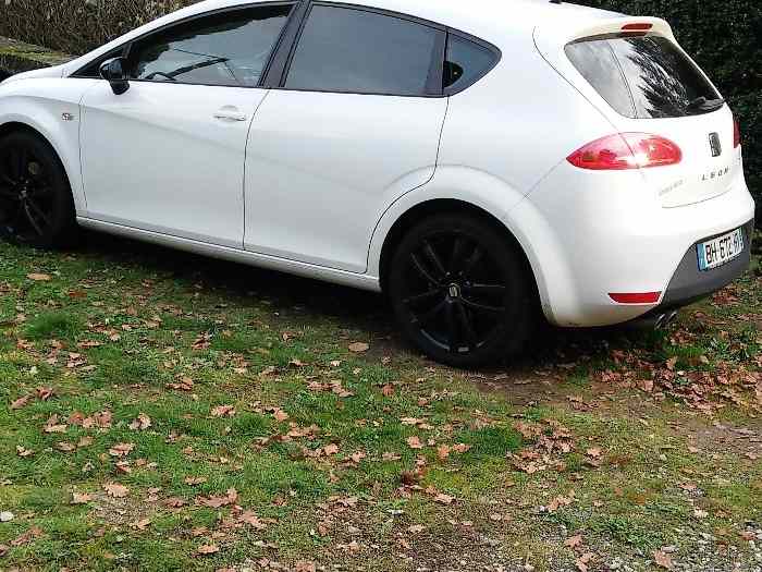 SEAT LEON 170 FR  (serie limité yvan muller) 1