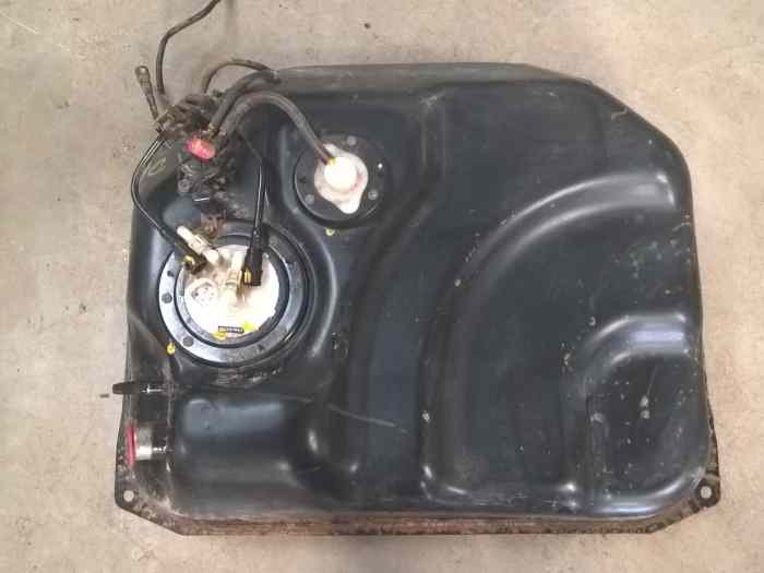 Reservoir essence Honda S2000 pièces et voitures de course à vendre, de rallye et de circuit.