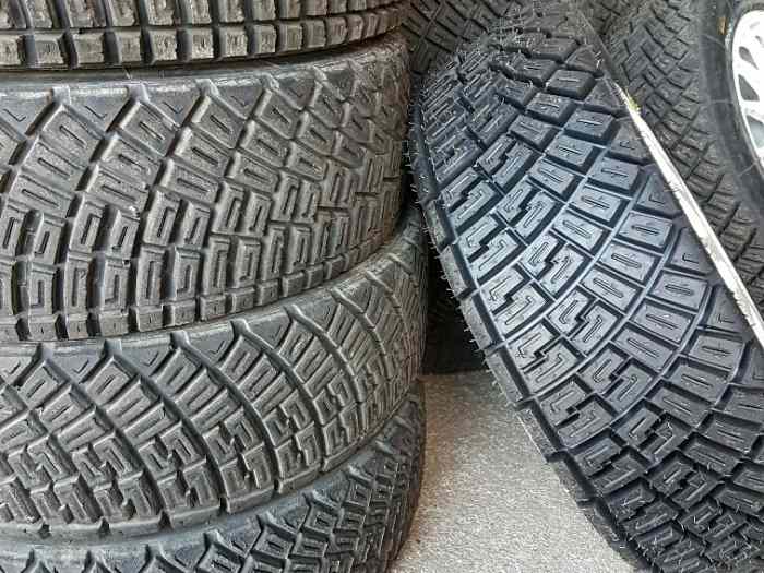 18 PNEU MICHELIN TERRE quasi neuf en 15 0