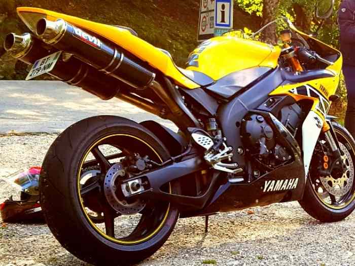 Échange moto yamaha r1 et supermotard ktm contre auto rallye 1