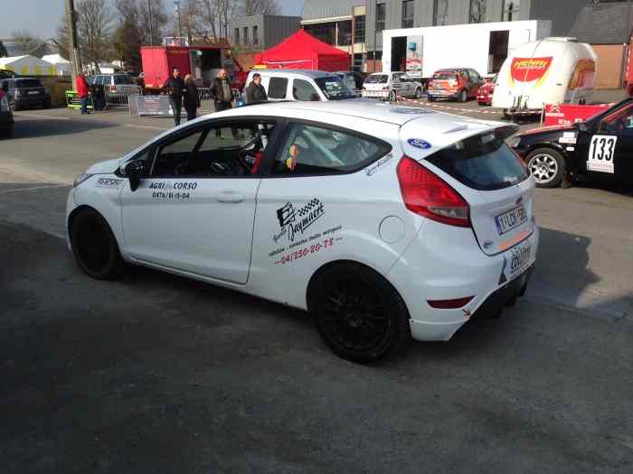 A VENDRE FORD FIESTA R2 0