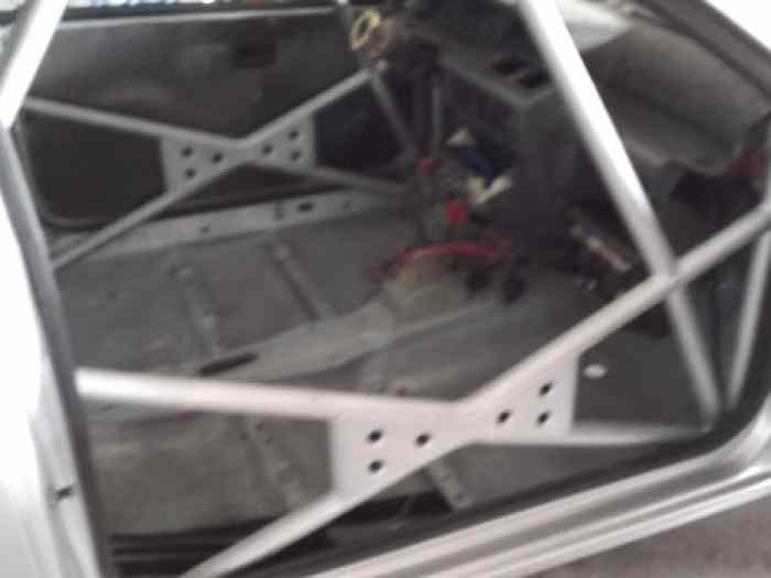 VENDS CLIO MAXI MOTEUR 211 CV  BON PRIX 2