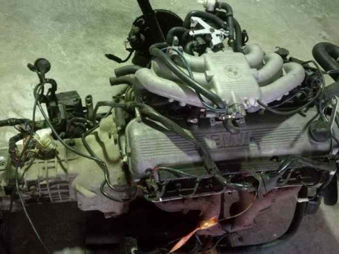 Moteur-boite complet BMW 320i E30 2L 6 cylindres en ligne 0