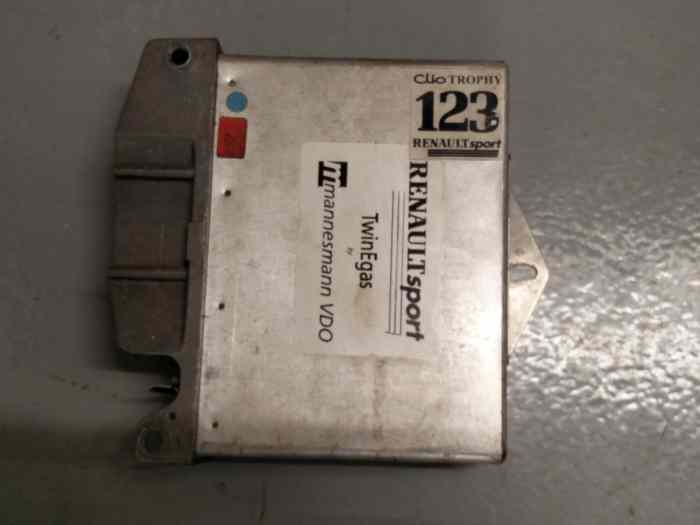 collecteur admission avec papillon Clio v6 trophy avec filter de air 1