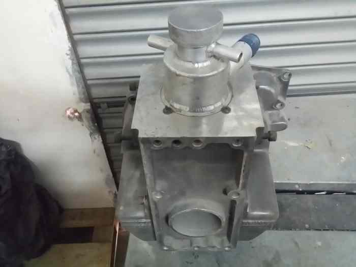 Renault sport original clutch cover and oil tank 1