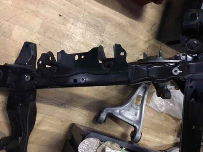 Lot de pièces mécanique et carrosserie Twingo R1 dont moteur et BV 4