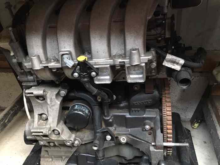 Lot de pièces mécanique et carrosserie Twingo R1 dont moteur et BV 0