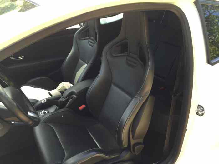Megane 3 RS chassis cup 1