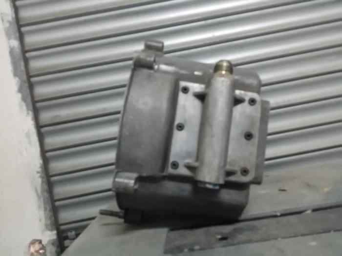 Renault sport original clutch cover and oil tank 5