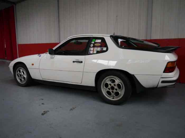 PORSCHE 924 Turbo 1