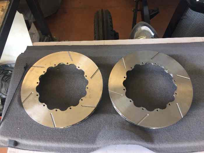 Disques NEUFS 323x28mm Clio Gr A Usine