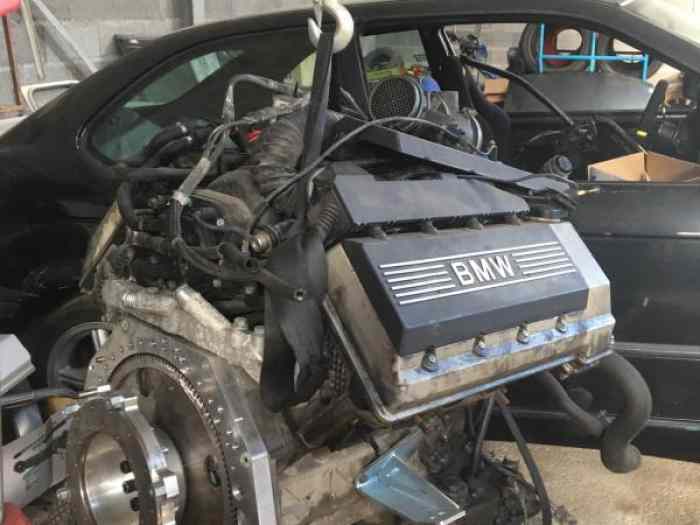 BMW E36 Compact V8 à terminer 3