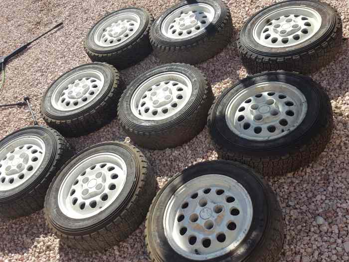 lot 9 pneus rallye terre en 14 sur jantes