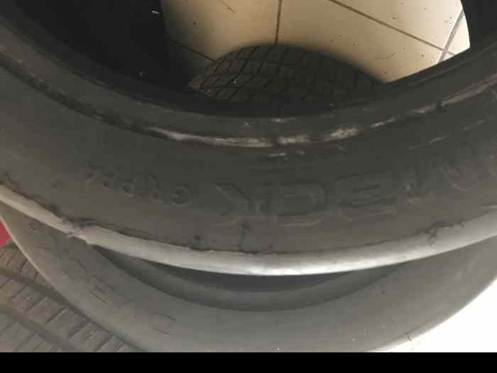 2 pneus neufs Dmack dmt1 225/40/18 1