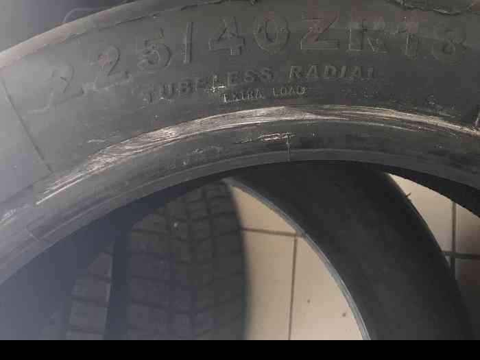 2 pneus neufs Dmack dmt1 225/40/18 2