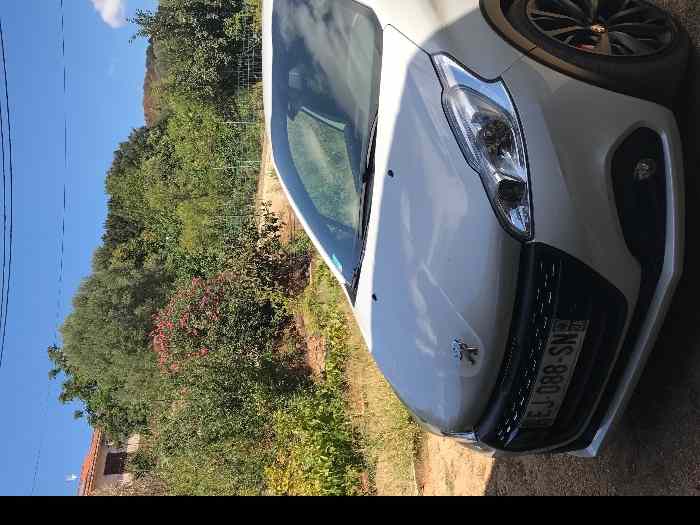 Peugeot 208 GTi By peugeot Sport 0