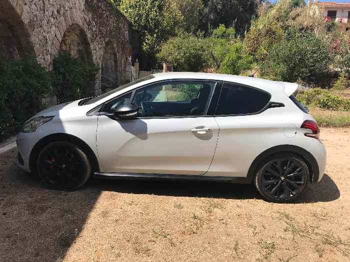 Peugeot 208 GTi By peugeot Sport 1