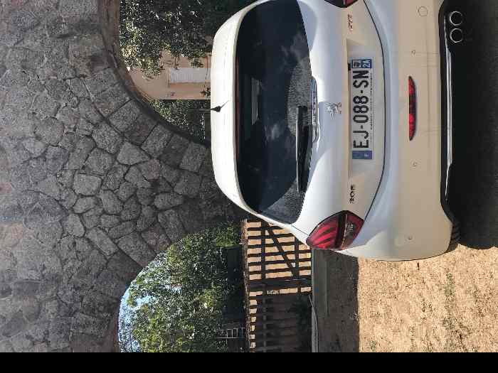Peugeot 208 GTi By peugeot Sport 3