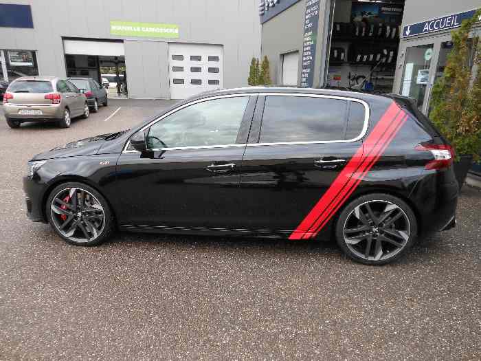 Peugeot 308 GTi 270 Ch Noir a bande rouge 1