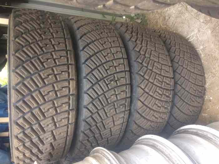 pneus terre michelin 16/64/15 gauche 0