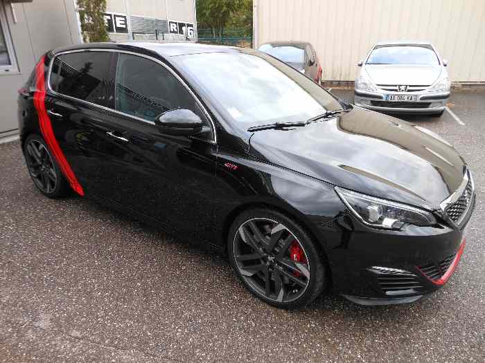 Peugeot 308 GTi 270 Ch Noir a bande rouge 2