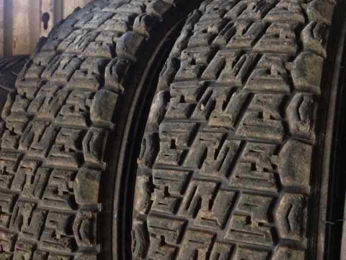 lot de 10 pneus terre michelin en 14 pouces