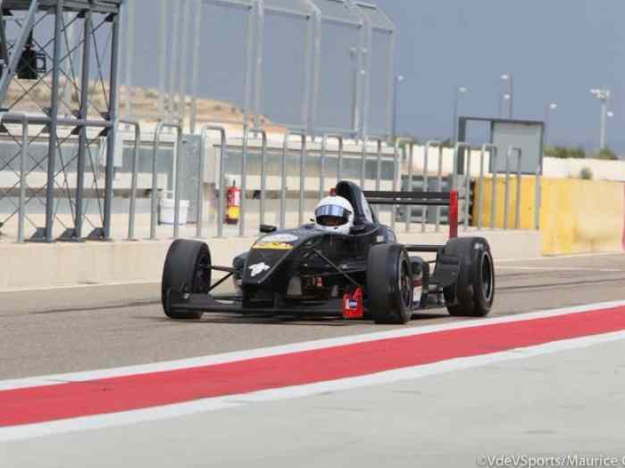 Vends Formule Renault Tatuus 2001 aéro 2004, moteur révisé et passeport technique complet