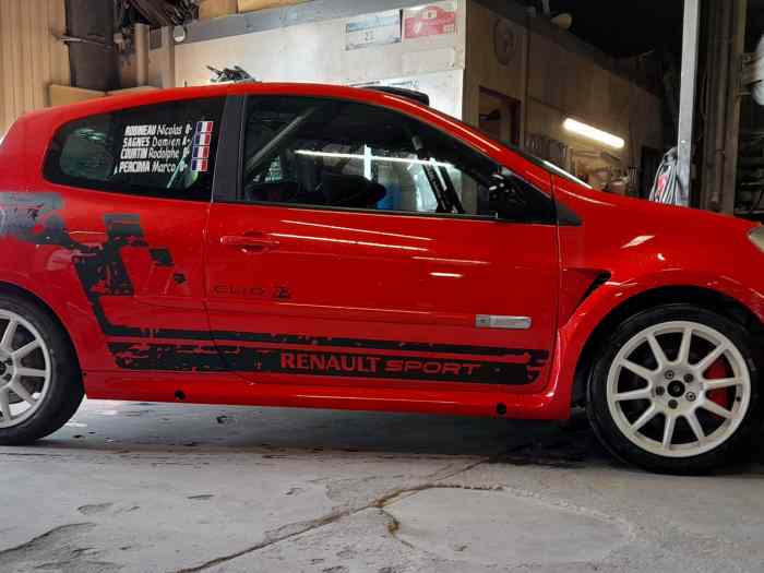 CLIO R3 230 échange possible megane n4 ouVHC