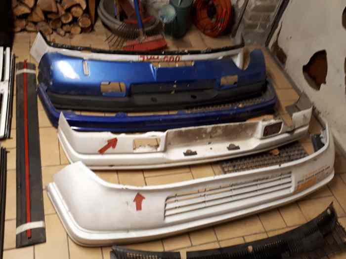 Caisse 205 GTI avec papiers + Pieces 5