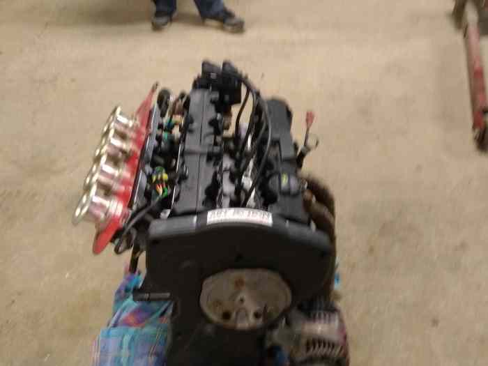 MOTEUR VOITURE DE COURSE 2