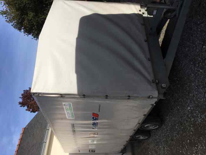 Structure remorque fermée + bâche ---- faire offre 1