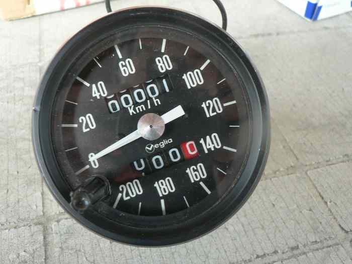 COMPTEUR VEGLIA KILOMETRIQUE ET VITESSE NEUF 0